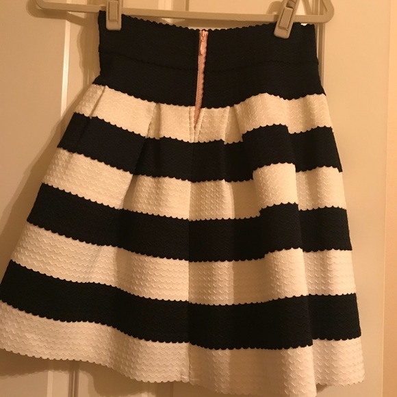 Anthropologie skirt - Picture 3 of 6